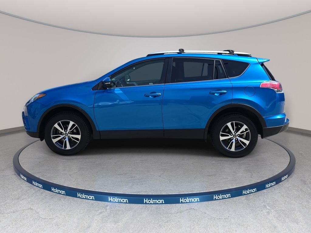 Used 2016  Toyota XLE image 9