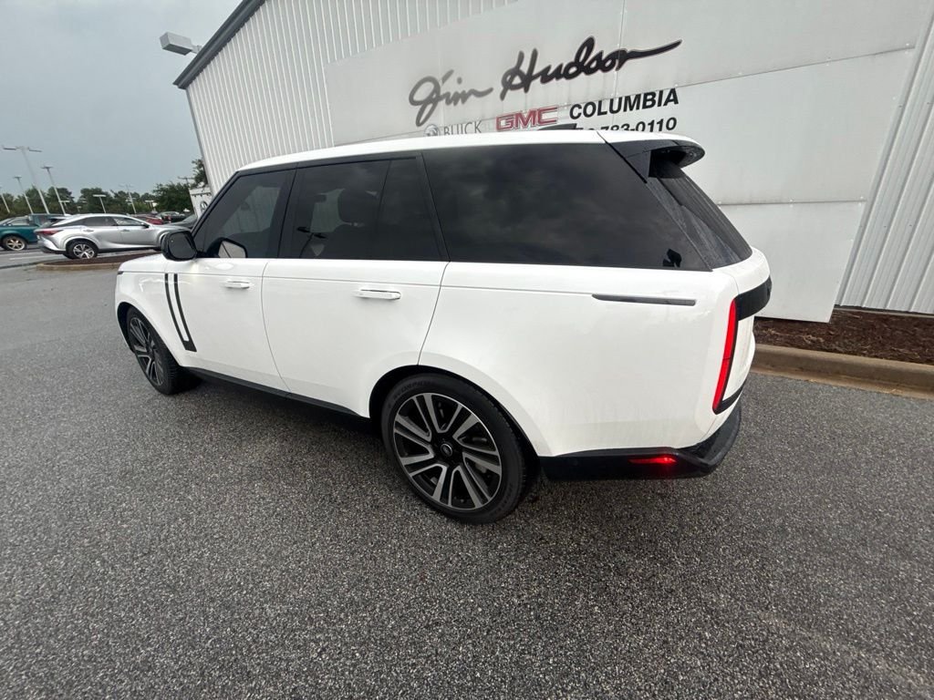 Used 2023 White Land Rover SE image 6