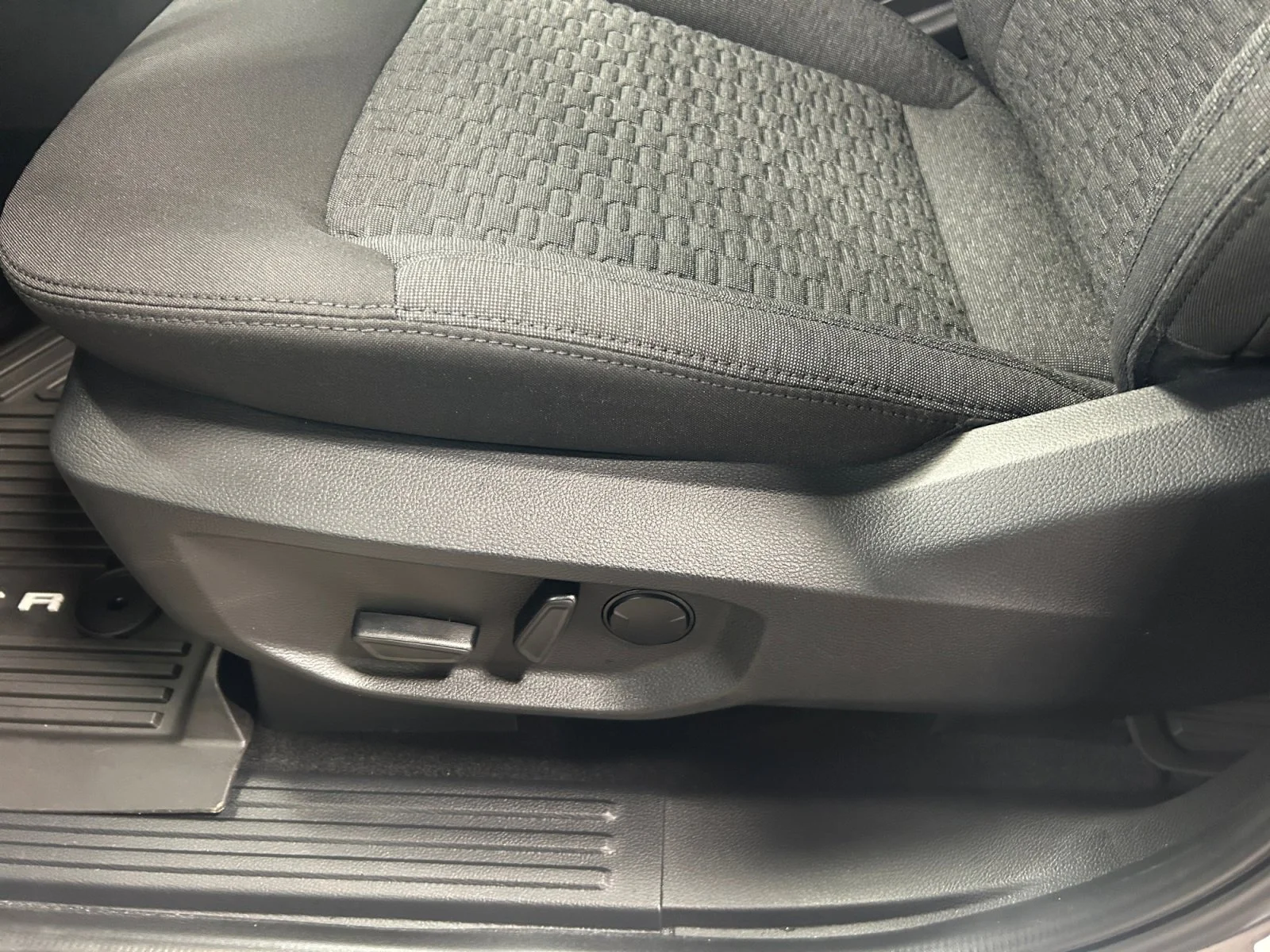 New 2026 Carbonized Grey Metallic Ford XLT image 14
