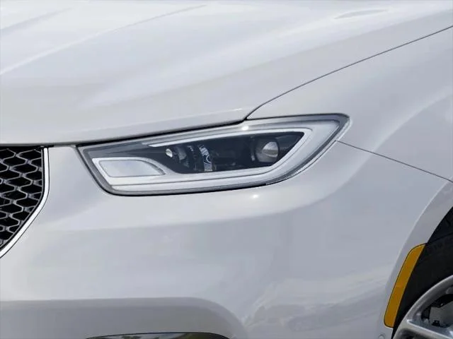New 2026 Bright White Clear-Coat Exterior Paint Chrysler Select image 36