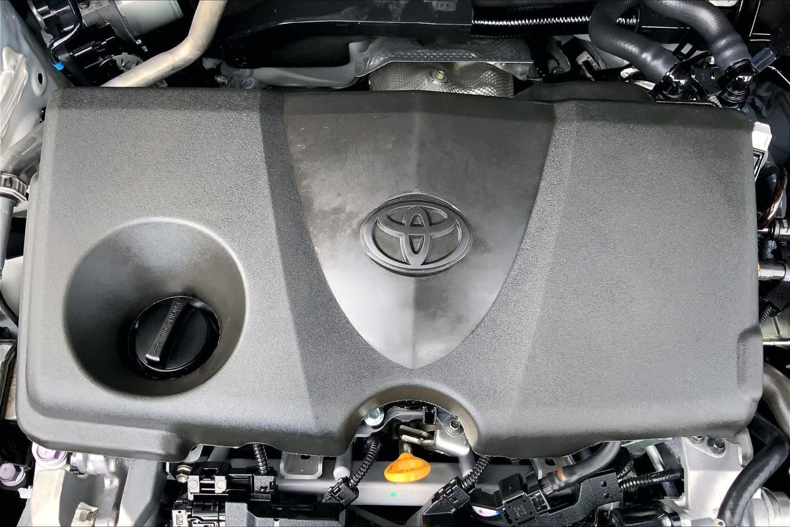 Used 2025 Ice Cap Toyota LE image 32