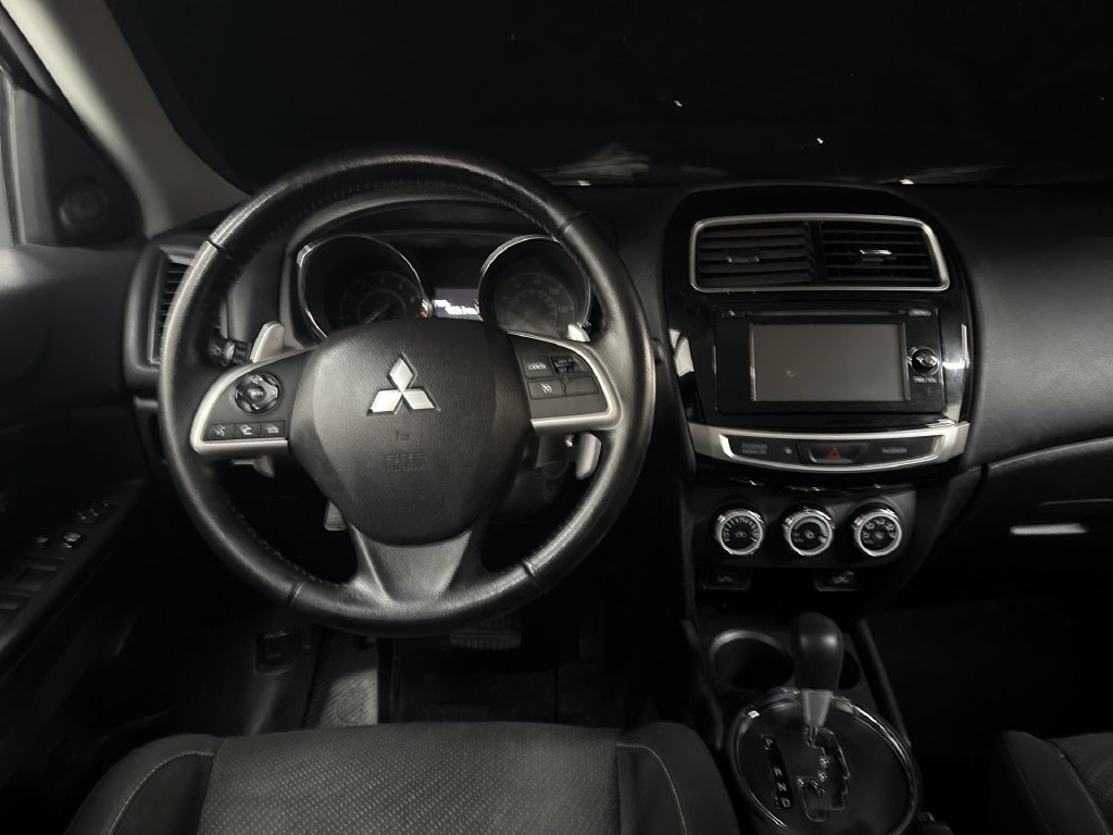 Used 2015 Silver Mitsubishi SE image 19