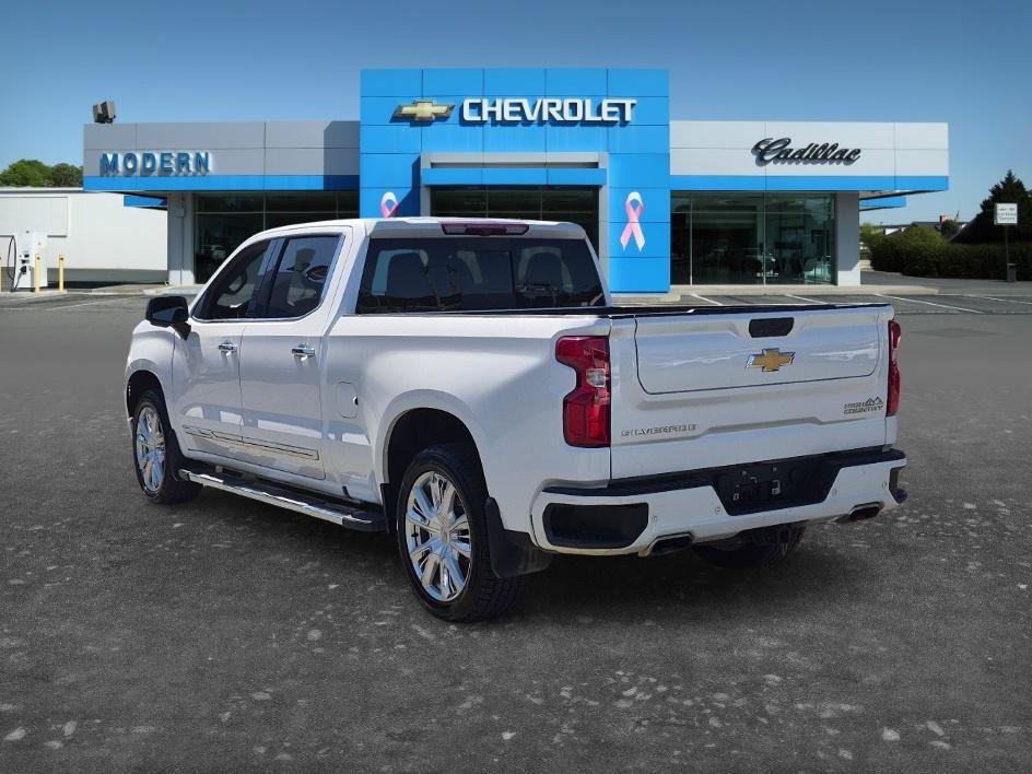 Used 2023 Iridescent Pearl Tricoat Chevrolet High Country image 3
