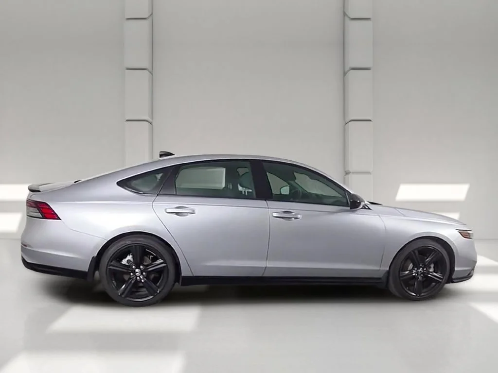 Used 2025 Solar Silver Metallic Honda Sport-L image 38