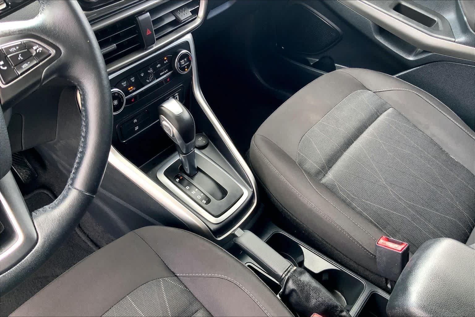 Used 2018 Lightning Blue Metallic Ford SE image 14