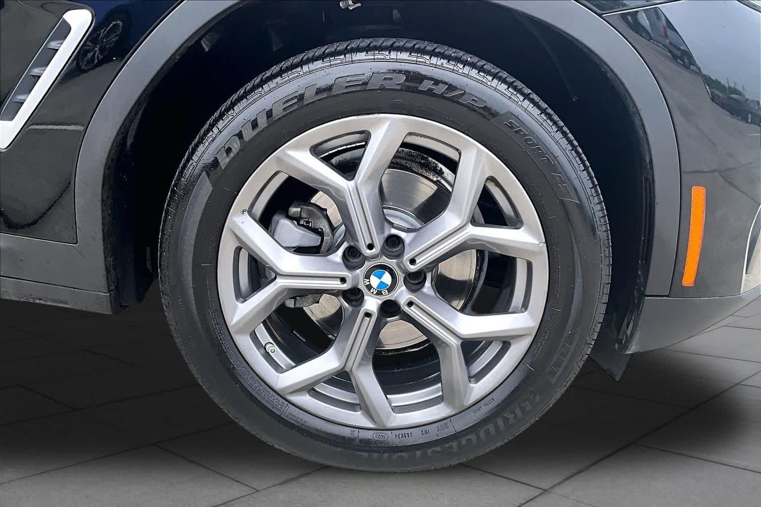 Used 2024 Jet Black BMW sDrive30i image 10