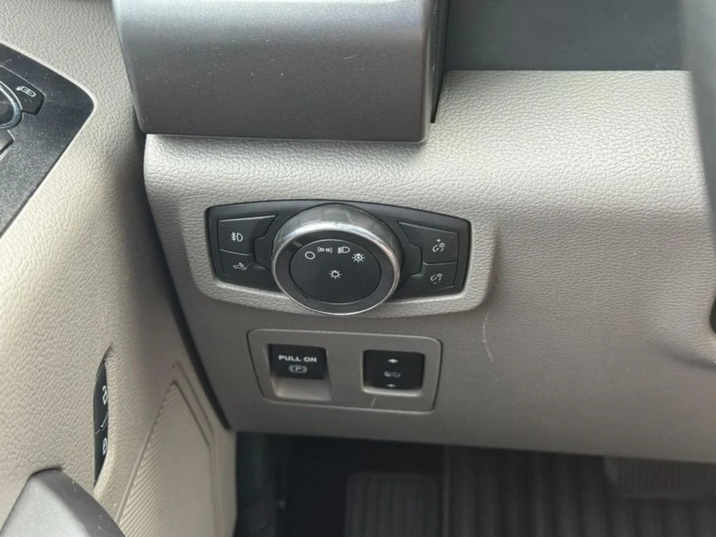 Used 2019 Oxford White Ford XLT image 18