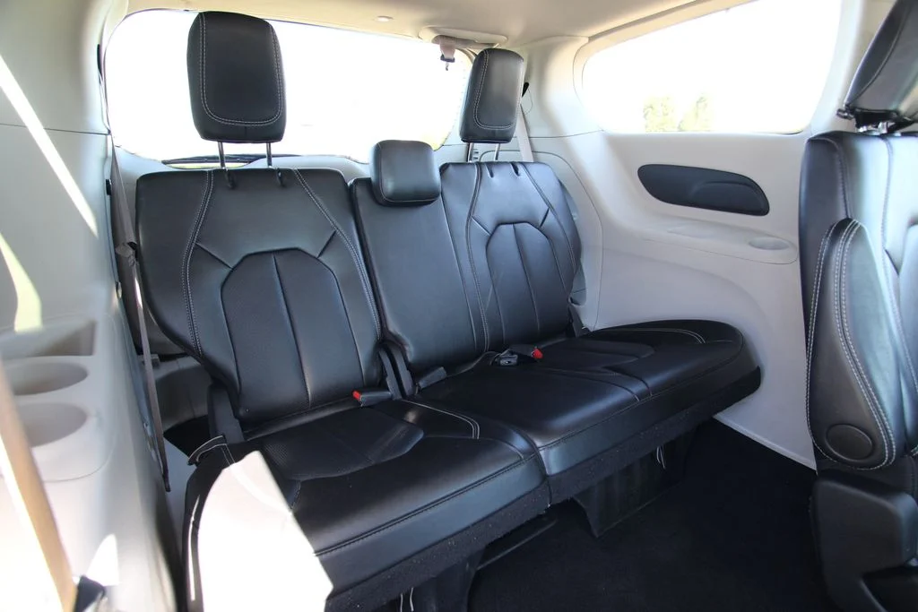 Used 2024 Black Chrysler Touring L image 10