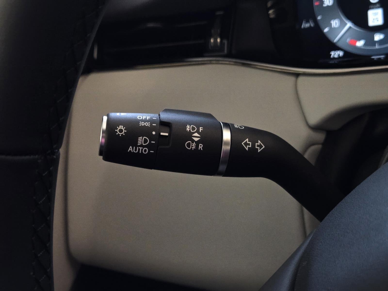 New 2026 Seoul Pearl Silver Land Rover Core S image 18