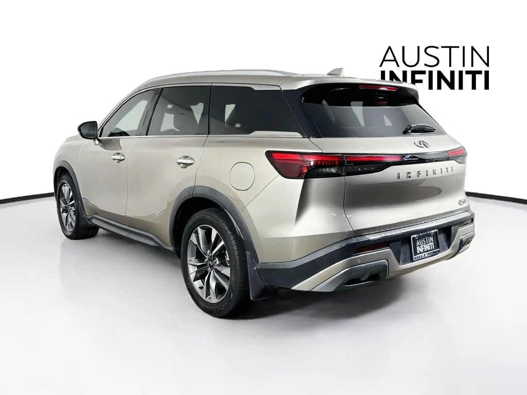 Certified Used 2022 Silver INFINITI LUXE image 5