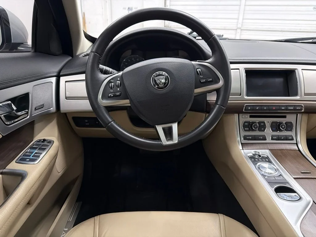 Used 2015  Jaguar 2.0T Premium image 23