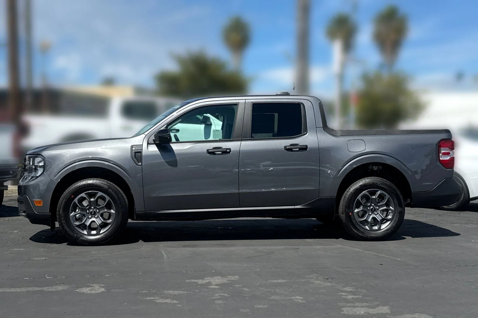 New 2026 Carbonized Gray Metallic Ford XLT image 7