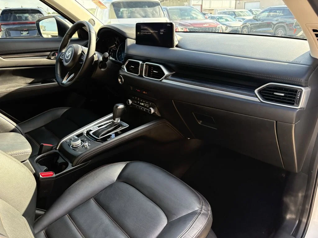 Used 2021 Snowflake White Pearl Mica Mazda Grand Touring image 28