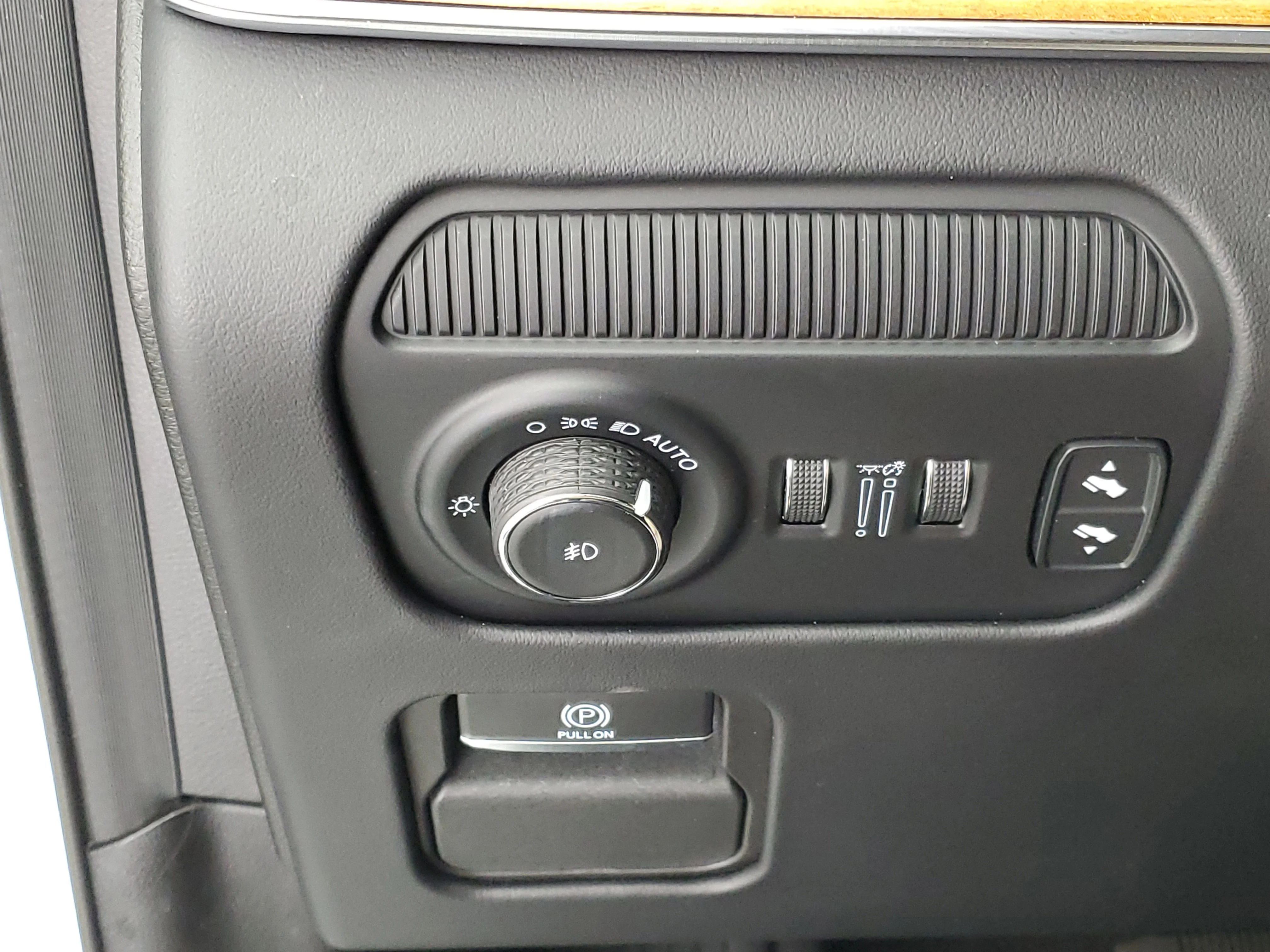 2024 Jeep Grand Wagoneer L Series III - Photo 31