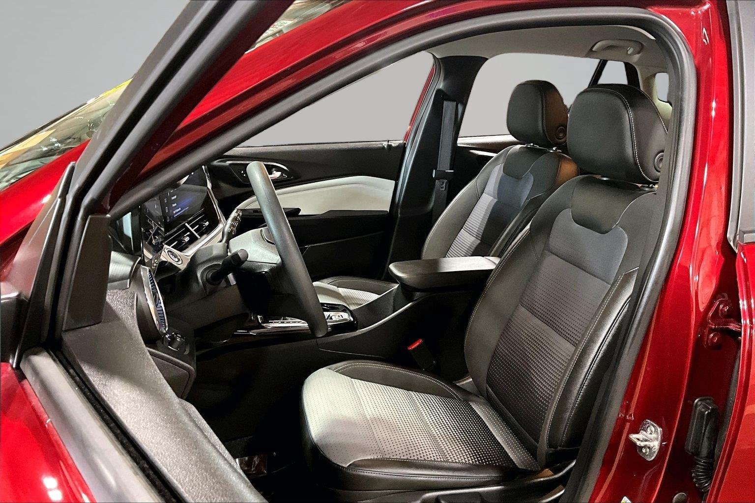 Used 2025 Crimson Metallic Chevrolet LT image 25