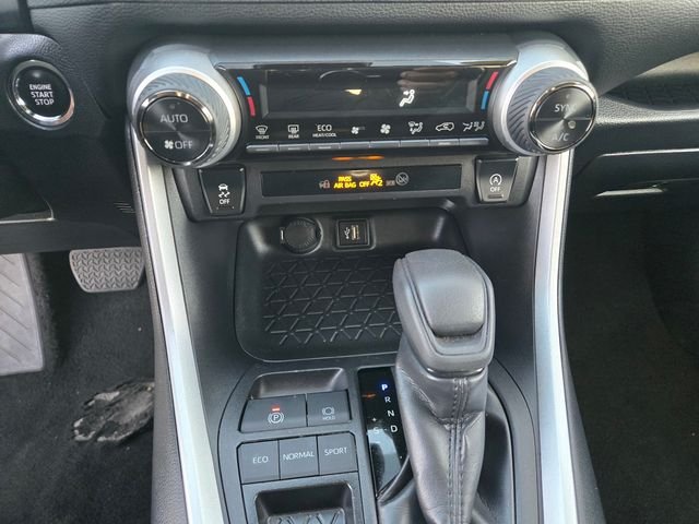 Used 2025 White Toyota XLE image 14