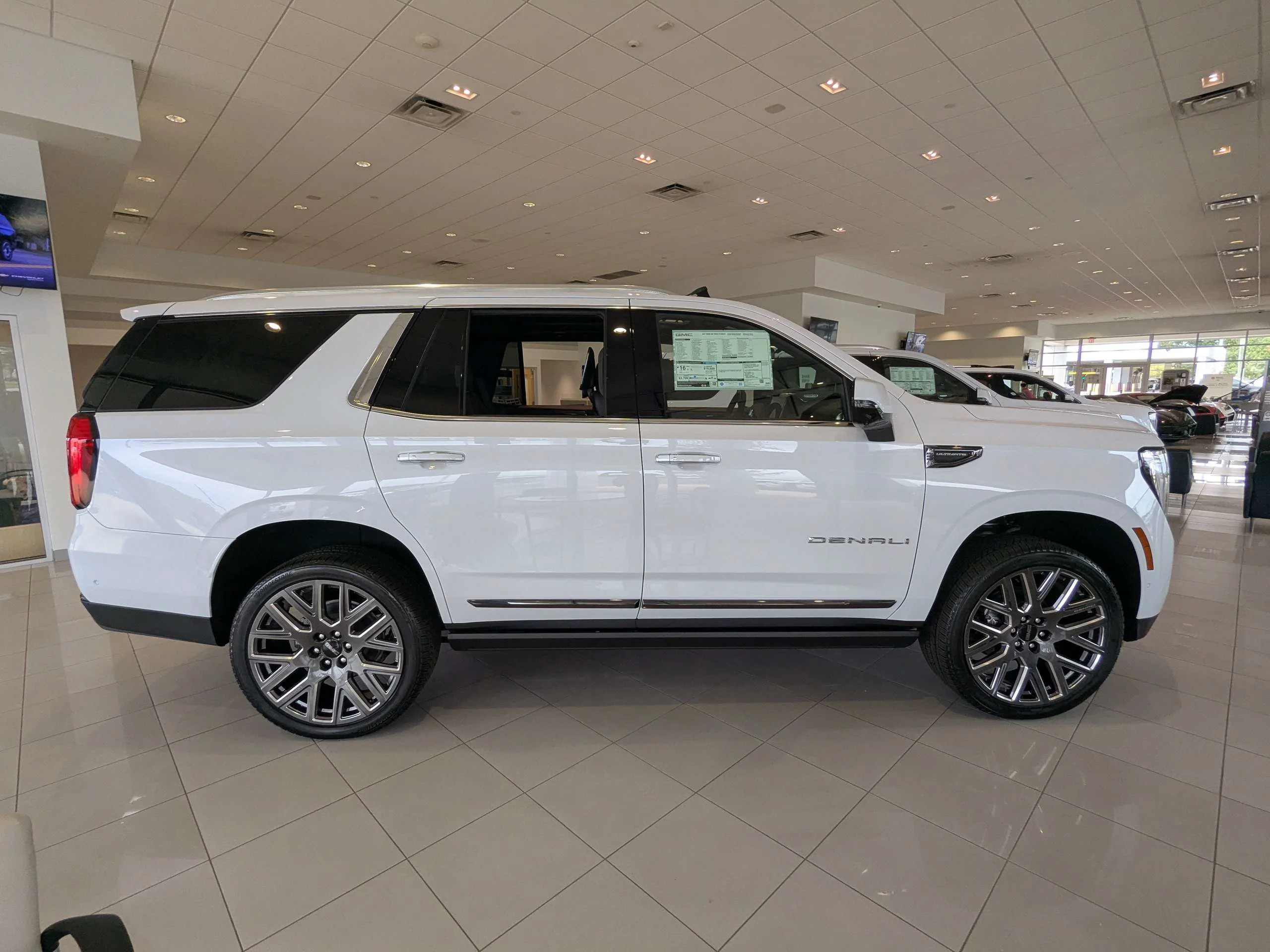 2027 GMC Yukon Denali Ultimate - Photo 3