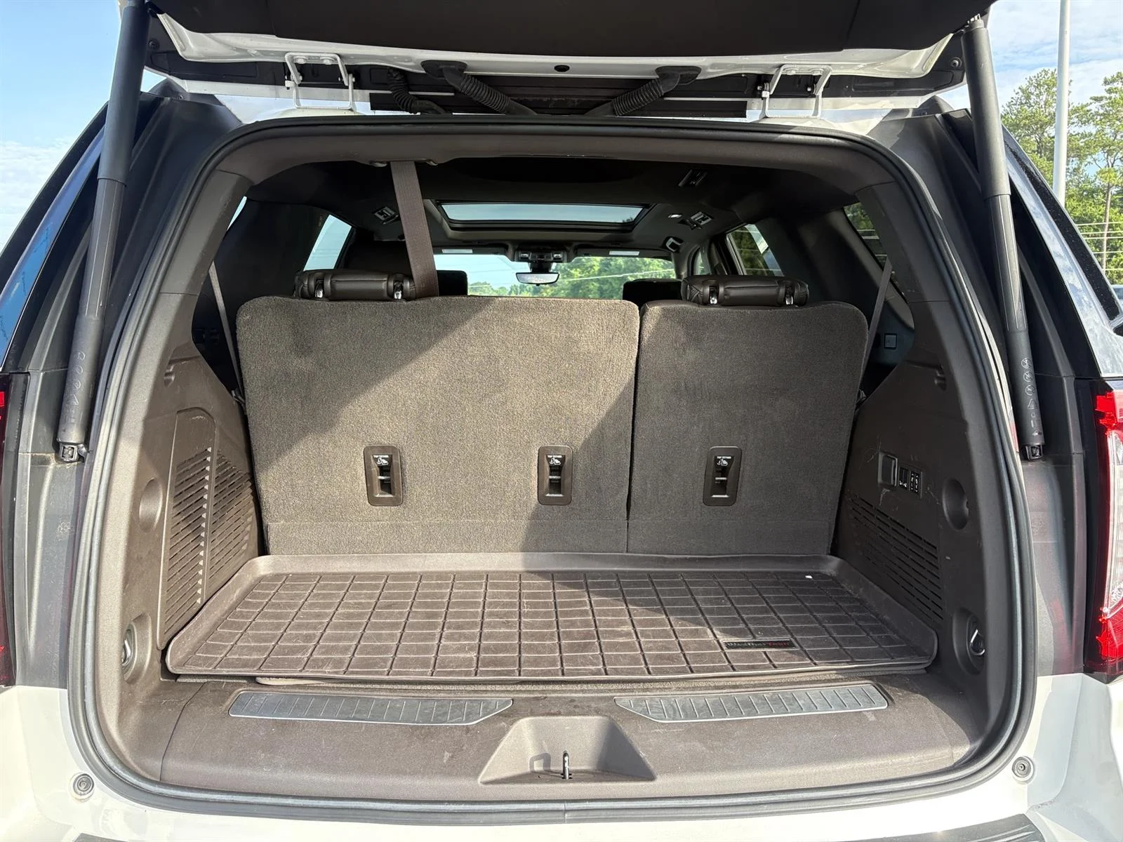 Used 2021 WHITE FROST TRICOAT GMC Denali image 30