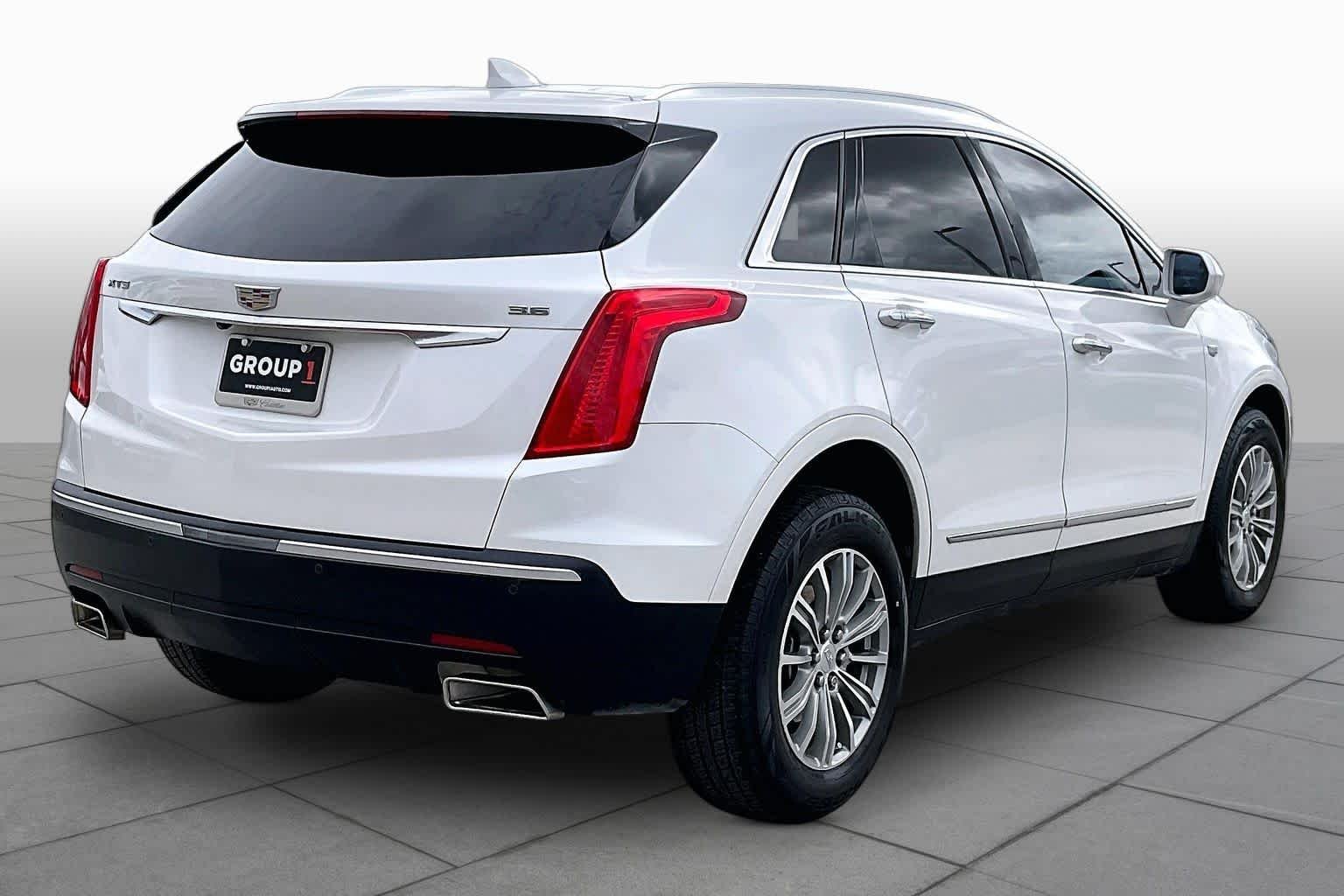 Used 2018 Crystal White Tricoat Cadillac Luxury FWD image 13