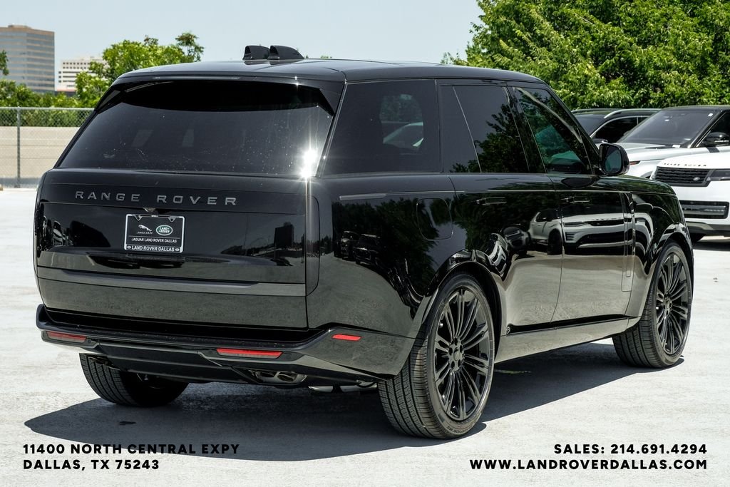 New 2026 Santorini Black Metallic Land Rover SE image 8