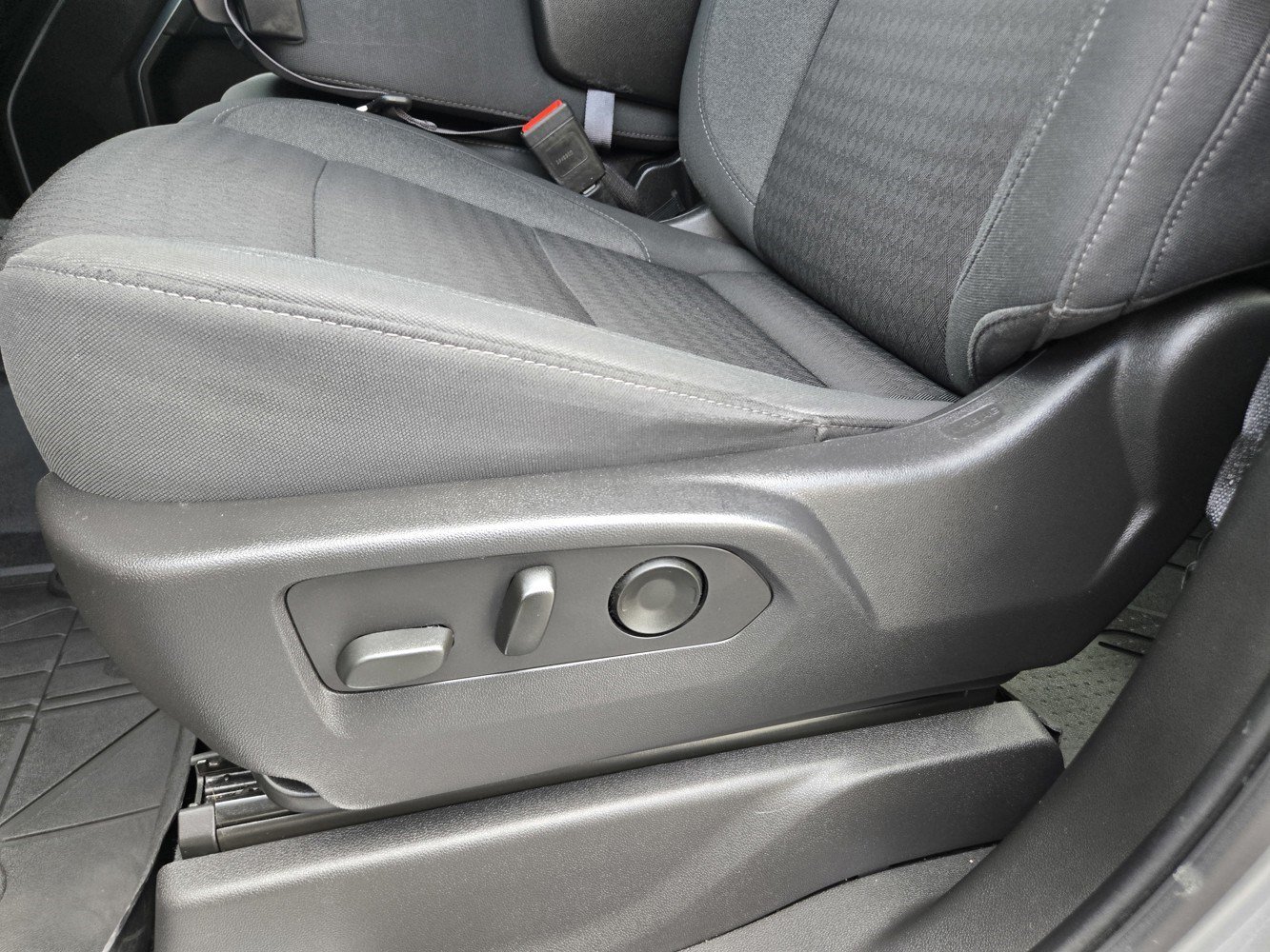 2023 Chevrolet Silverado 1500 LT - Photo 23