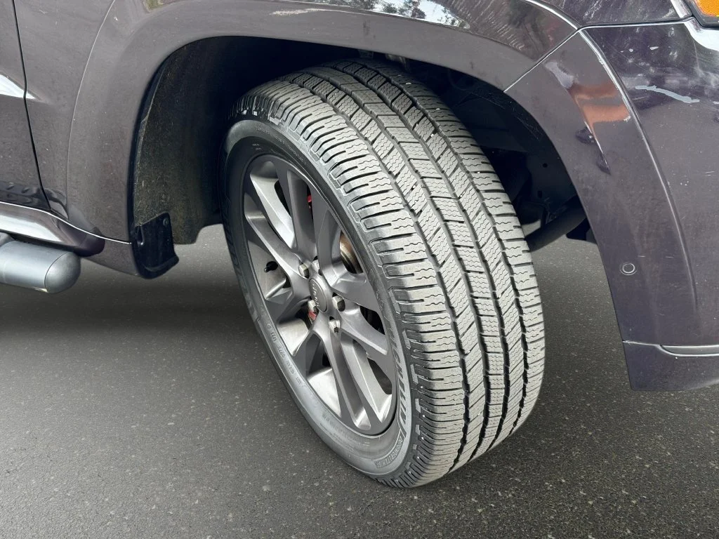Used 2018 Red Jeep Overland image 36