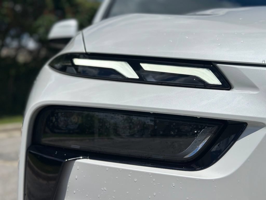 New 2026 Mineral White Metallic BMW xDrive40i image 10
