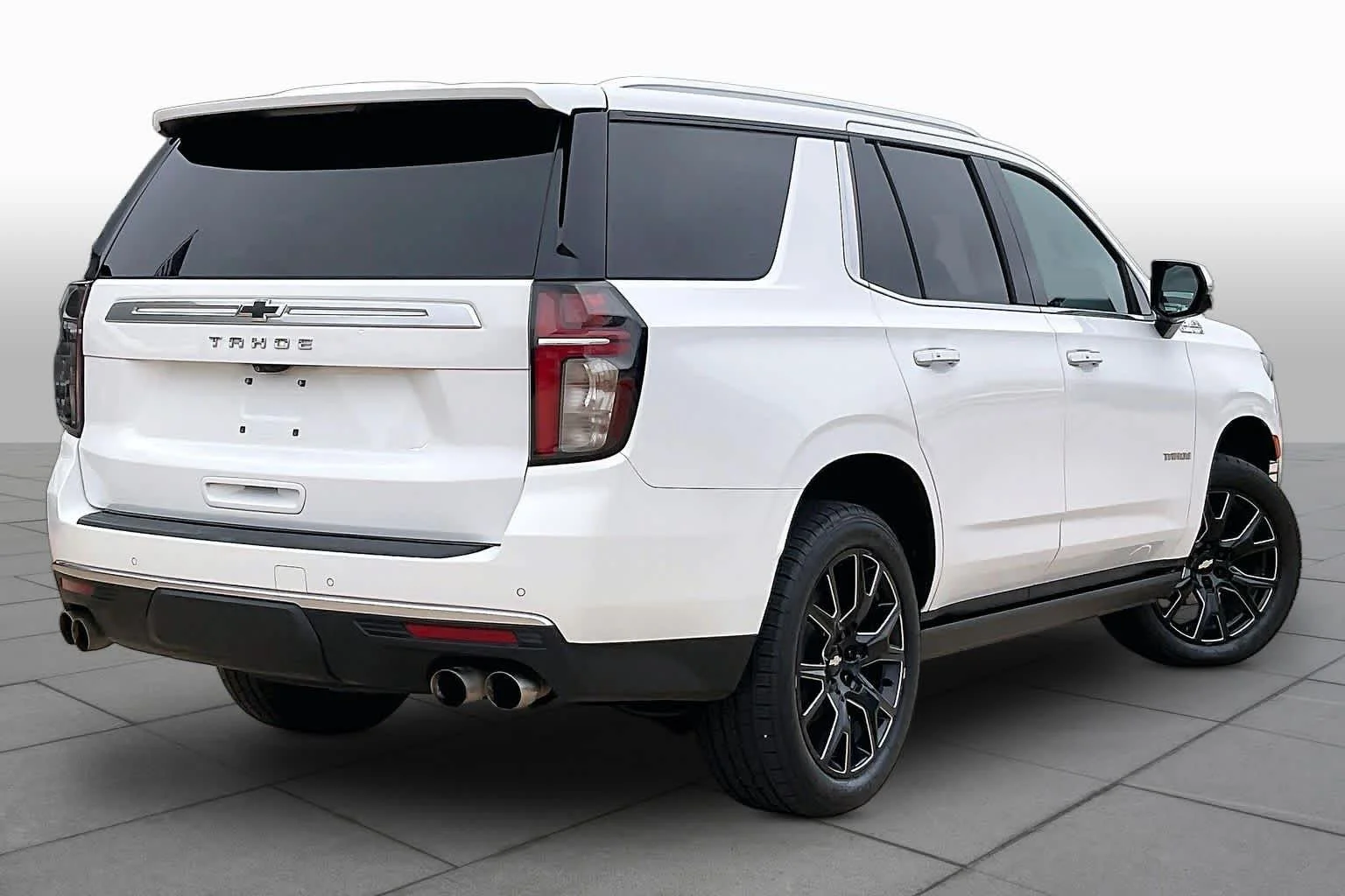 Used 2021 Summit White Chevrolet High Country image 14