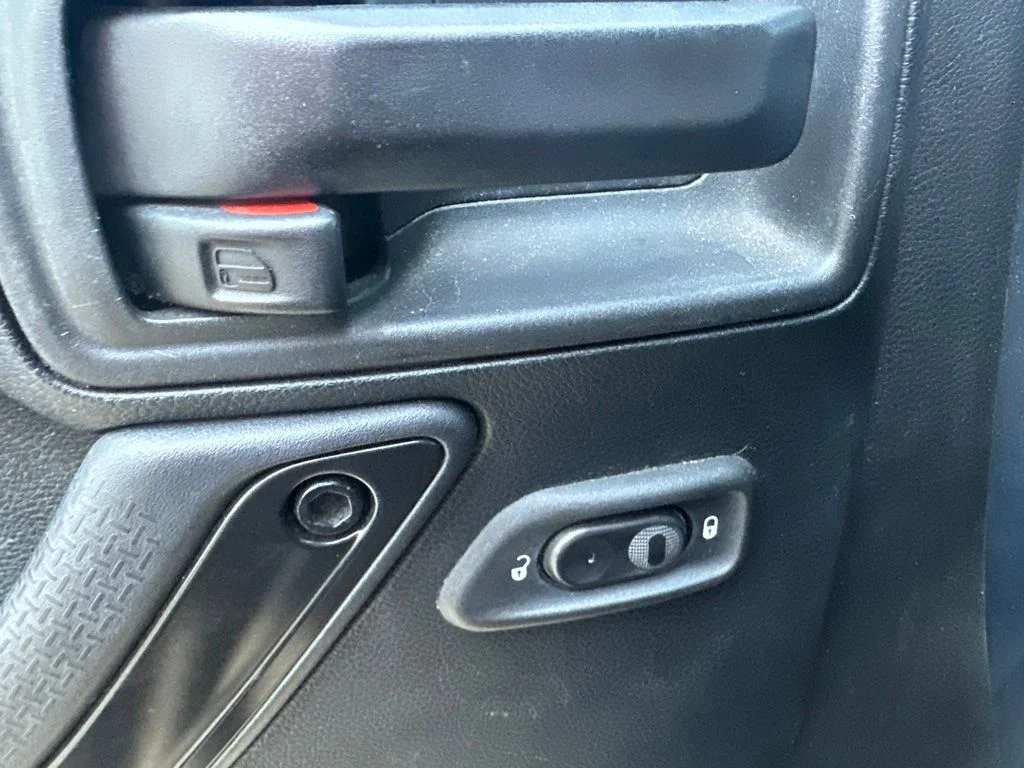Used 2017 Black Jeep Unlimited Sahara image 6