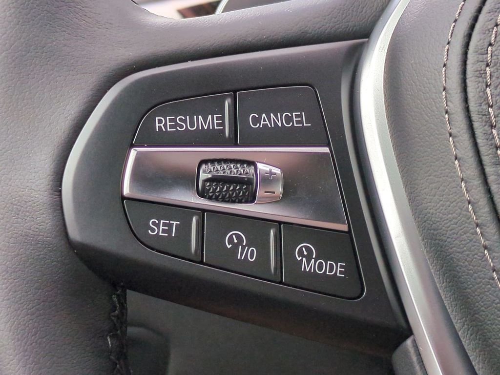New 2026 White Metallic BMW xDrive40i image 25