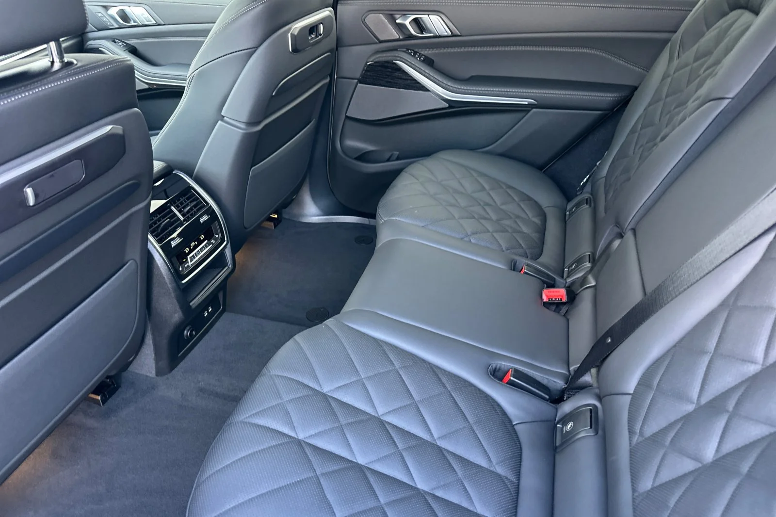 New 2027 Mineral White Metallic BMW xDrive40i image 9