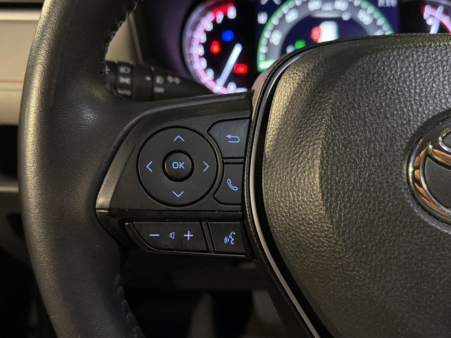 Used 2022 Midnight Black Metallic Toyota Adventure image 21