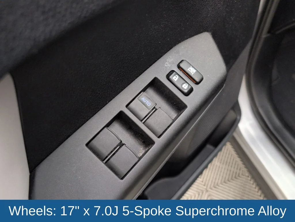 Used 2016 Silver Toyota XLE image 30