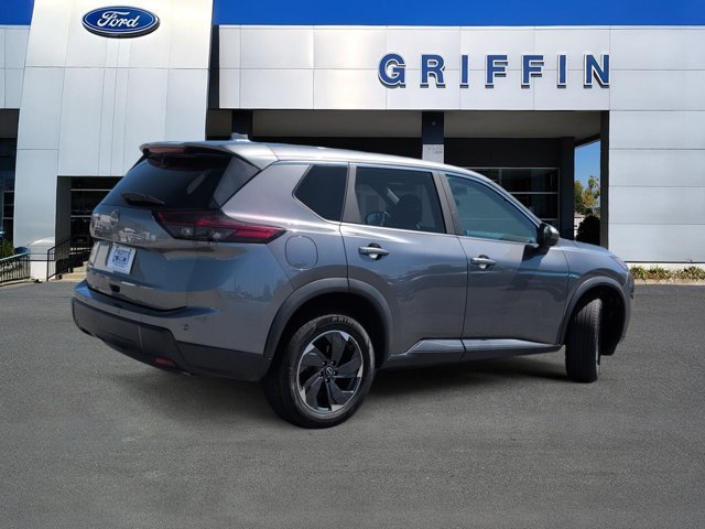 Used 2025 Gray Nissan SV image 4