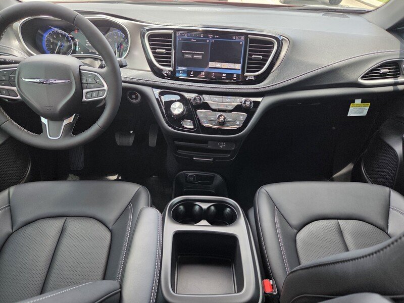 2026 Chrysler Pacifica Select - Photo 12