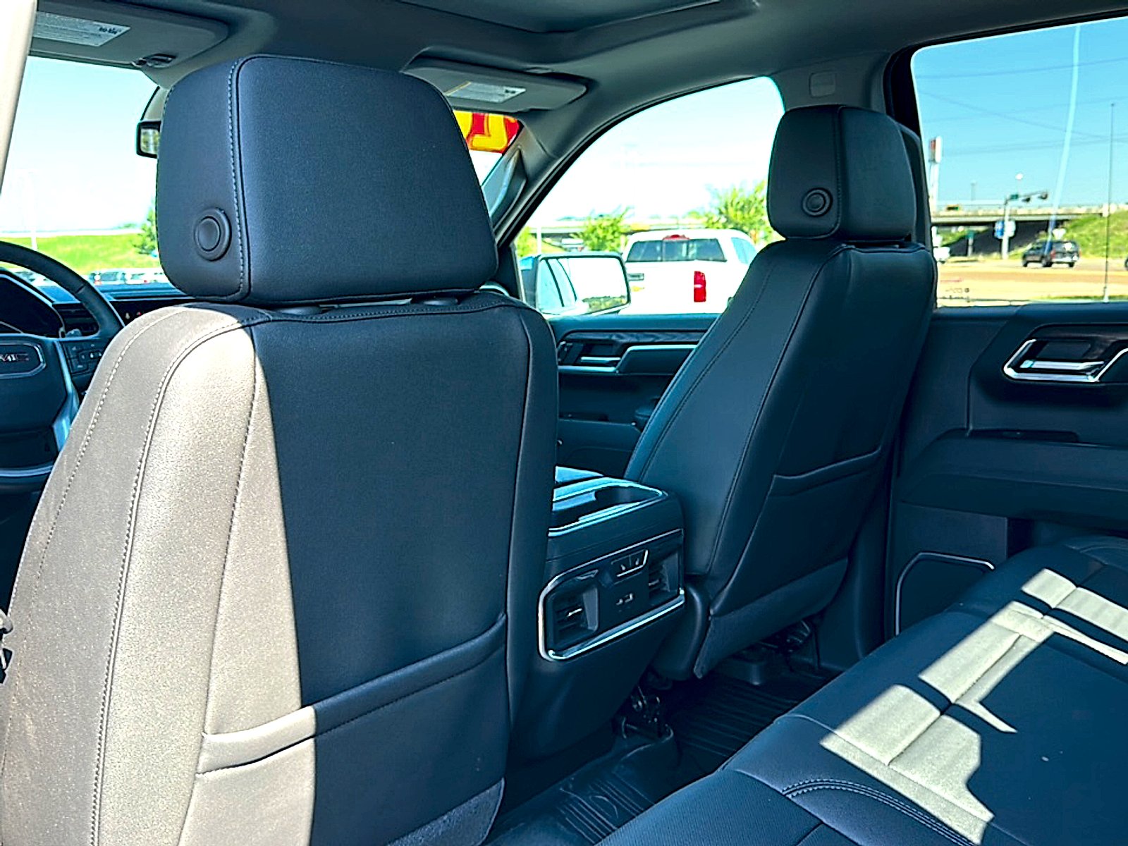 Used 2026 Glacier White Tricoat GMC SLT image 18