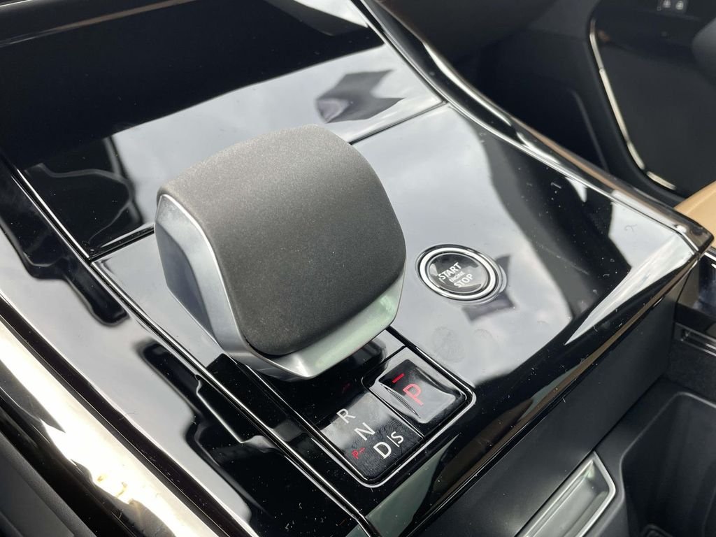 New 2026 Varesine Blue Land Rover Dynamic SE image 29