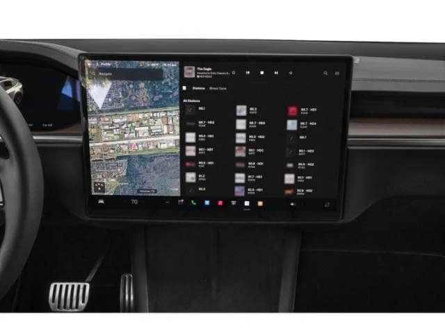 Used 2025  Tesla Base image 9