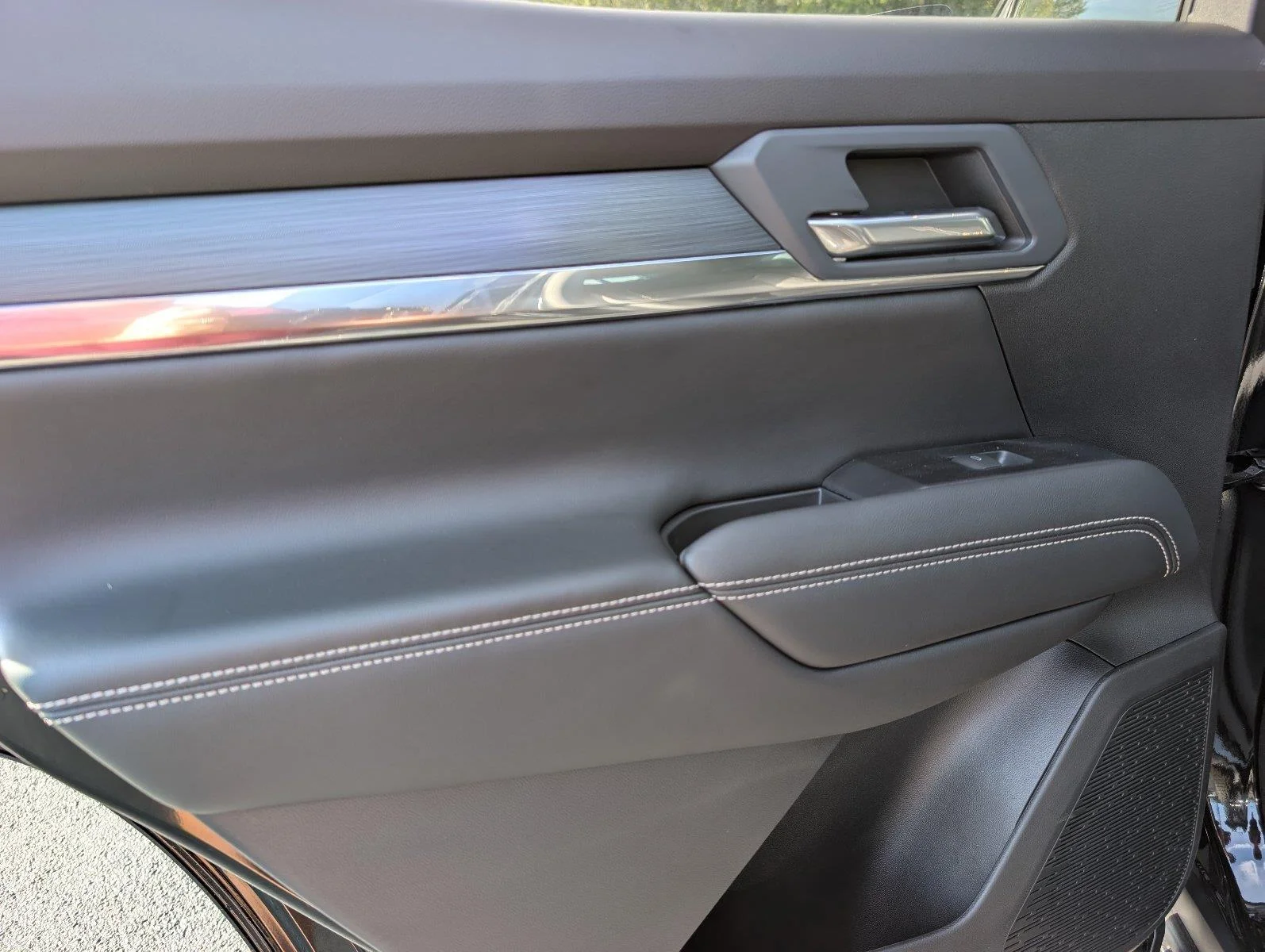 New 2027 Ebony Twilight Metallic GMC Elevation image 33