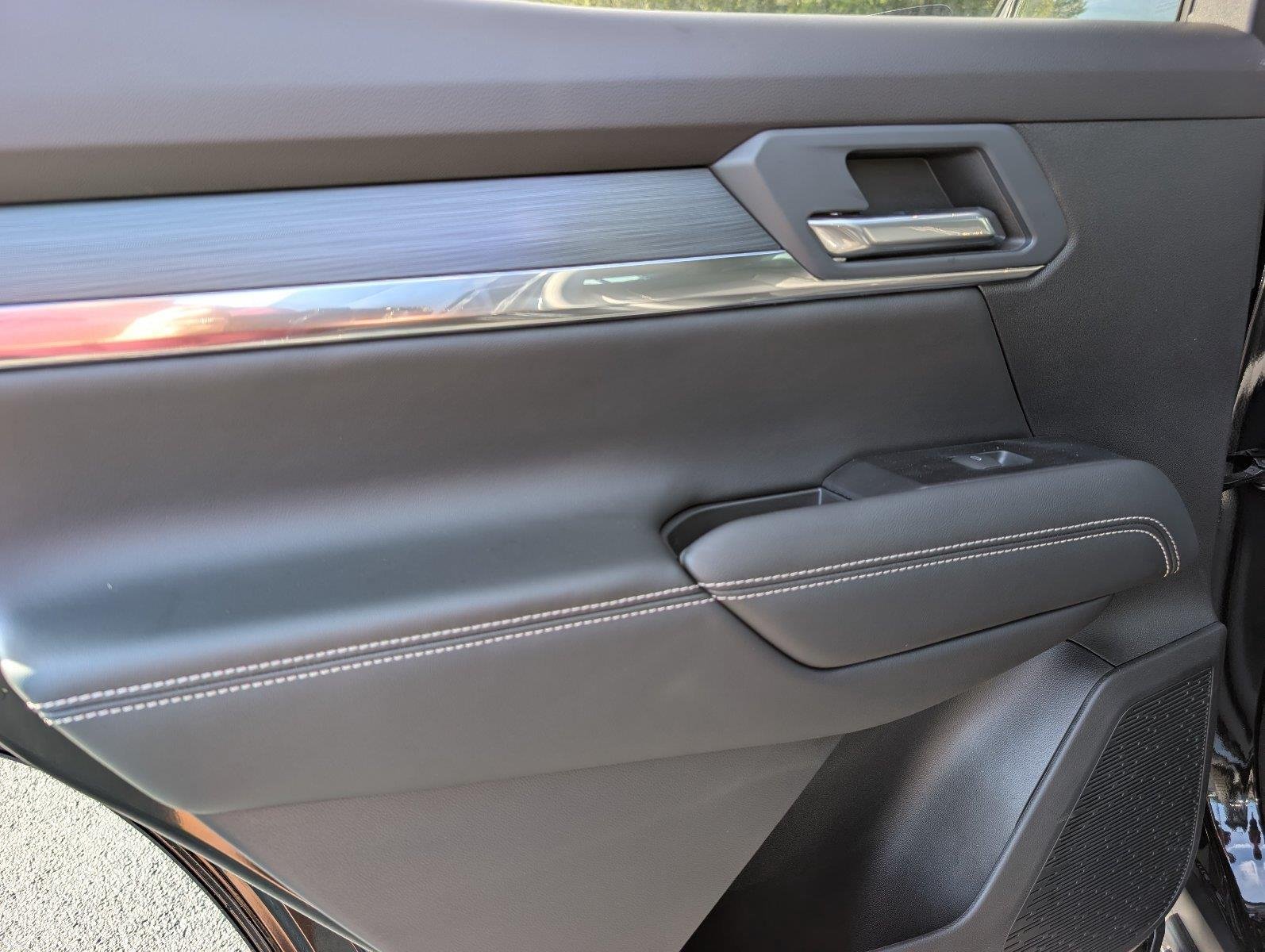 New 2027 Ebony Twilight Metallic GMC Elevation image 33