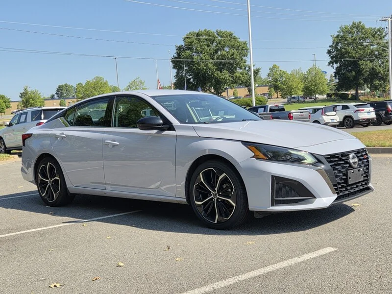 Used 2024 Pearl NISSAN 2.5 SR image 4