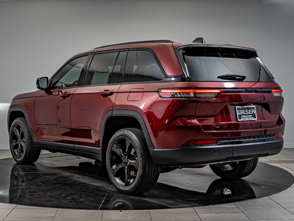 Used 2023 Velvet Red Pearlcoat Jeep Altitude image 7