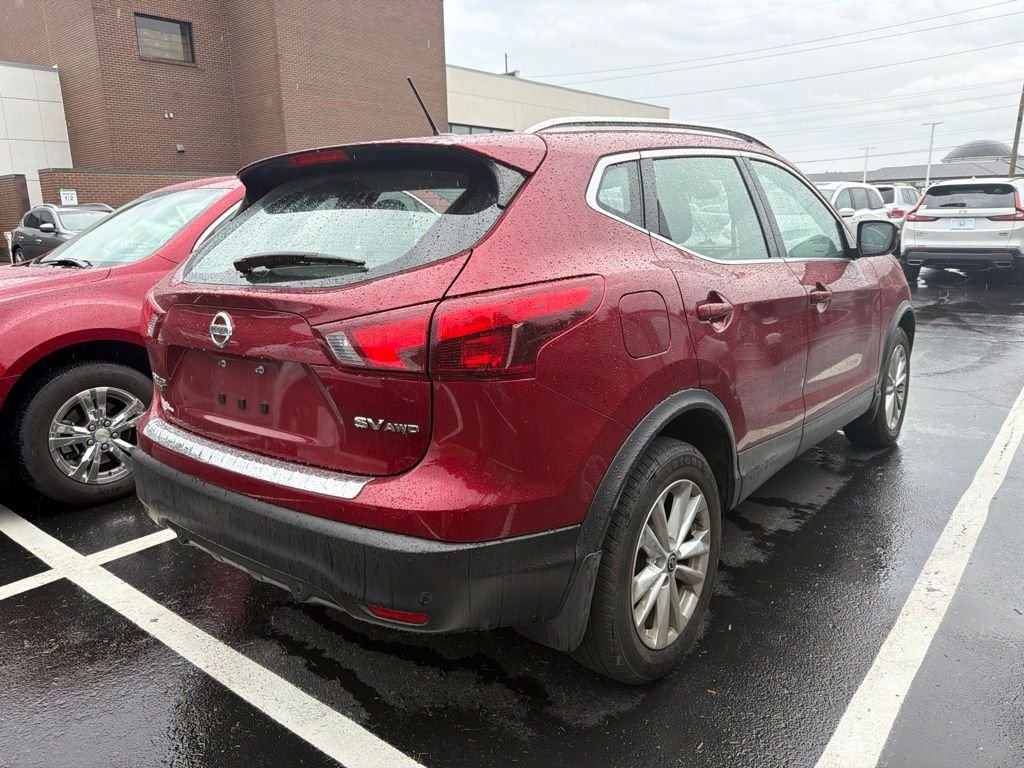 Used 2019 Scarlet Nissan SV image 3