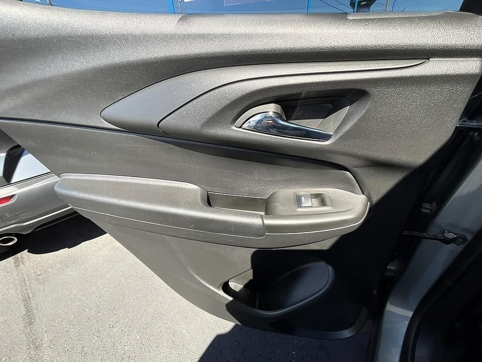 Used 2025 Gray Chevrolet RS image 30