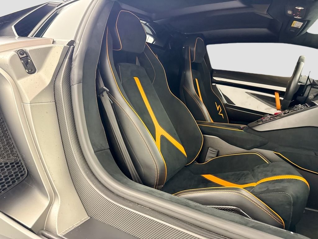 Used 2017  Lamborghini  image 29