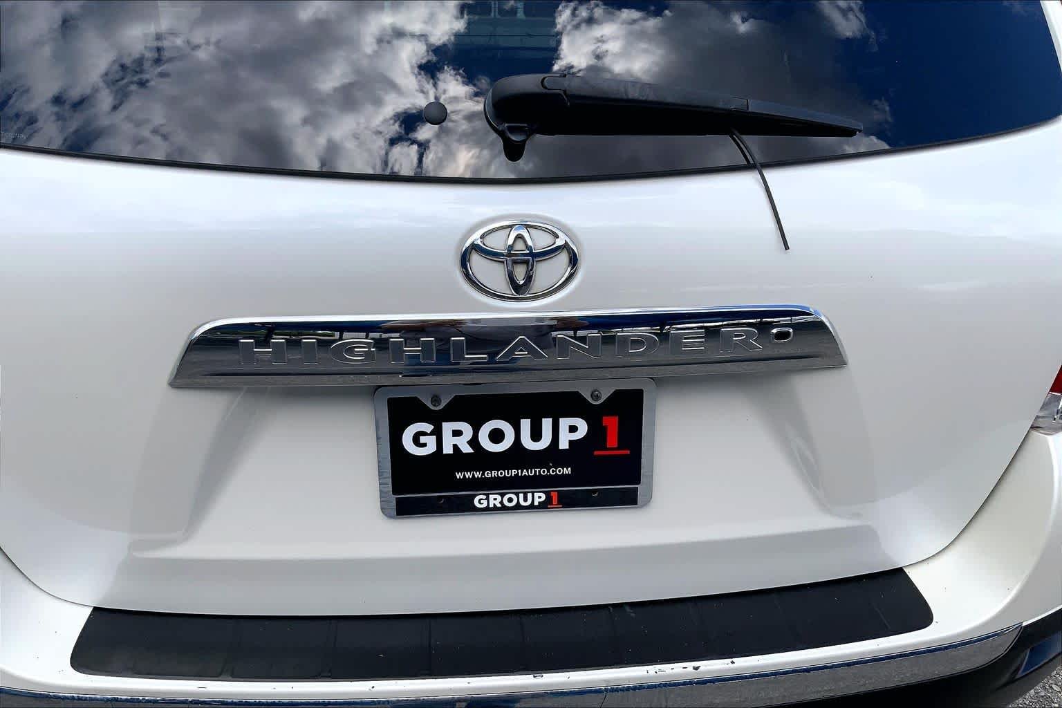 Used 2012 Blizzard Pearl Toyota Limited image 31