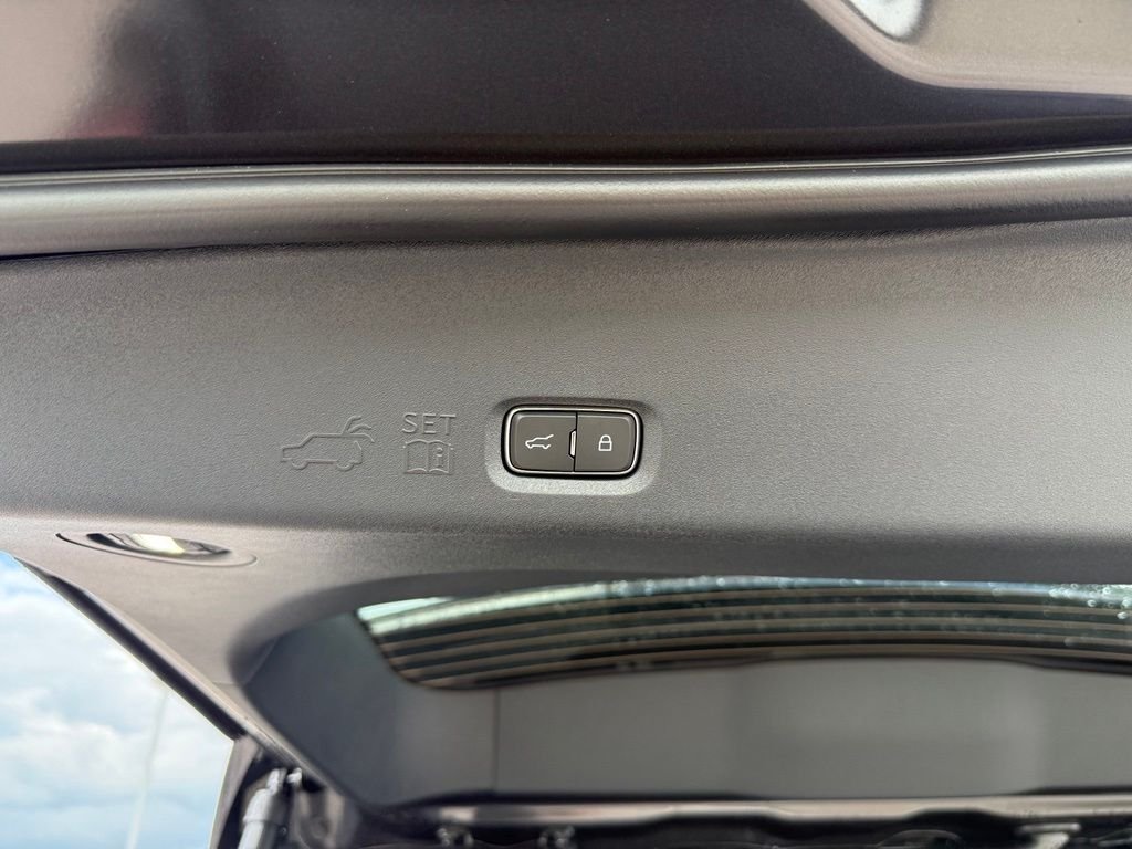 New 2027 Dark Matter Gray Metallic Ford Active image 37