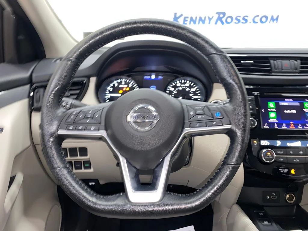 Used 2020 Silver Nissan SL image 23
