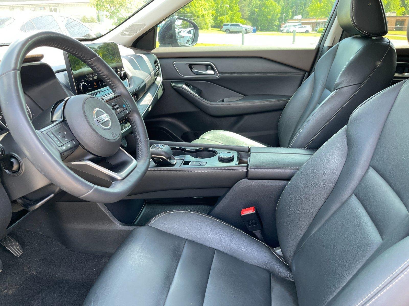 Used 2021 Super Black Nissan SL image 15