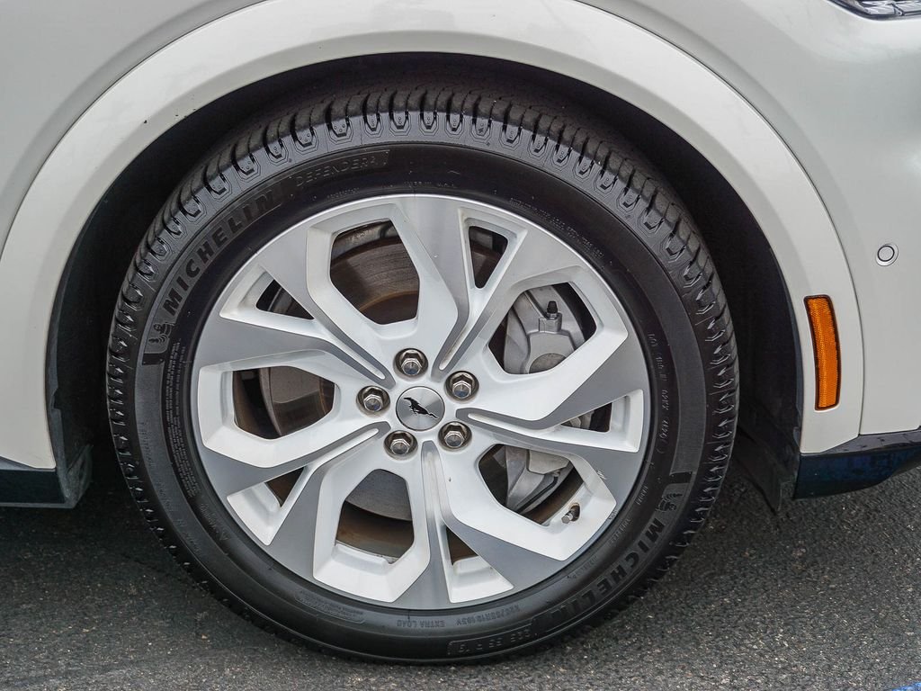 Used 2022 White Ford Premium image 10